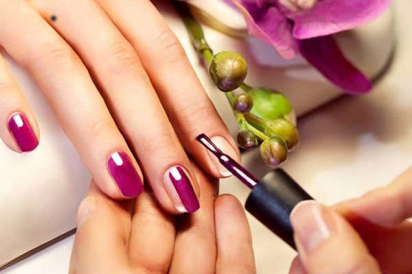 استفاده از پرایمر برای لاک زدن، ژلیش و کاشت ناخن